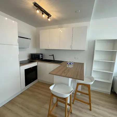 Plein Coeur De Caen, Emeraude Apartment *